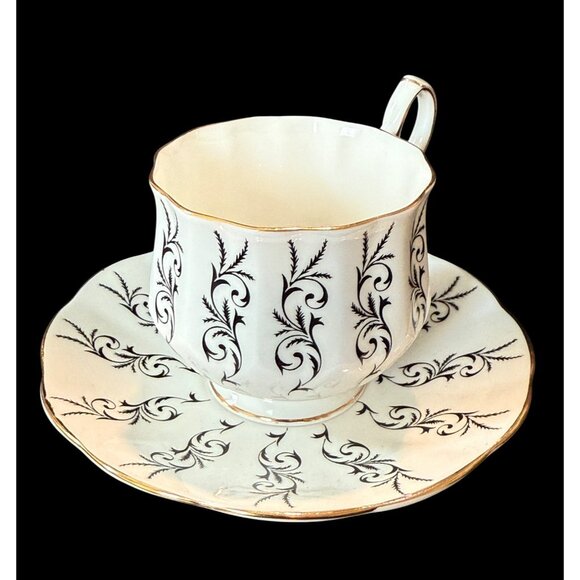 Vtg Taylor & Kent England Elizabethan Gold Trim Fine Bone China Cup & Saucer Set - Picture 2 of 8